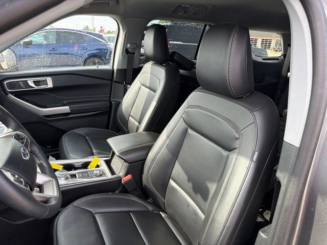 Used 2024 Ford Explorer XLT w/ Equipment Group 202A AWD/4WD image 13