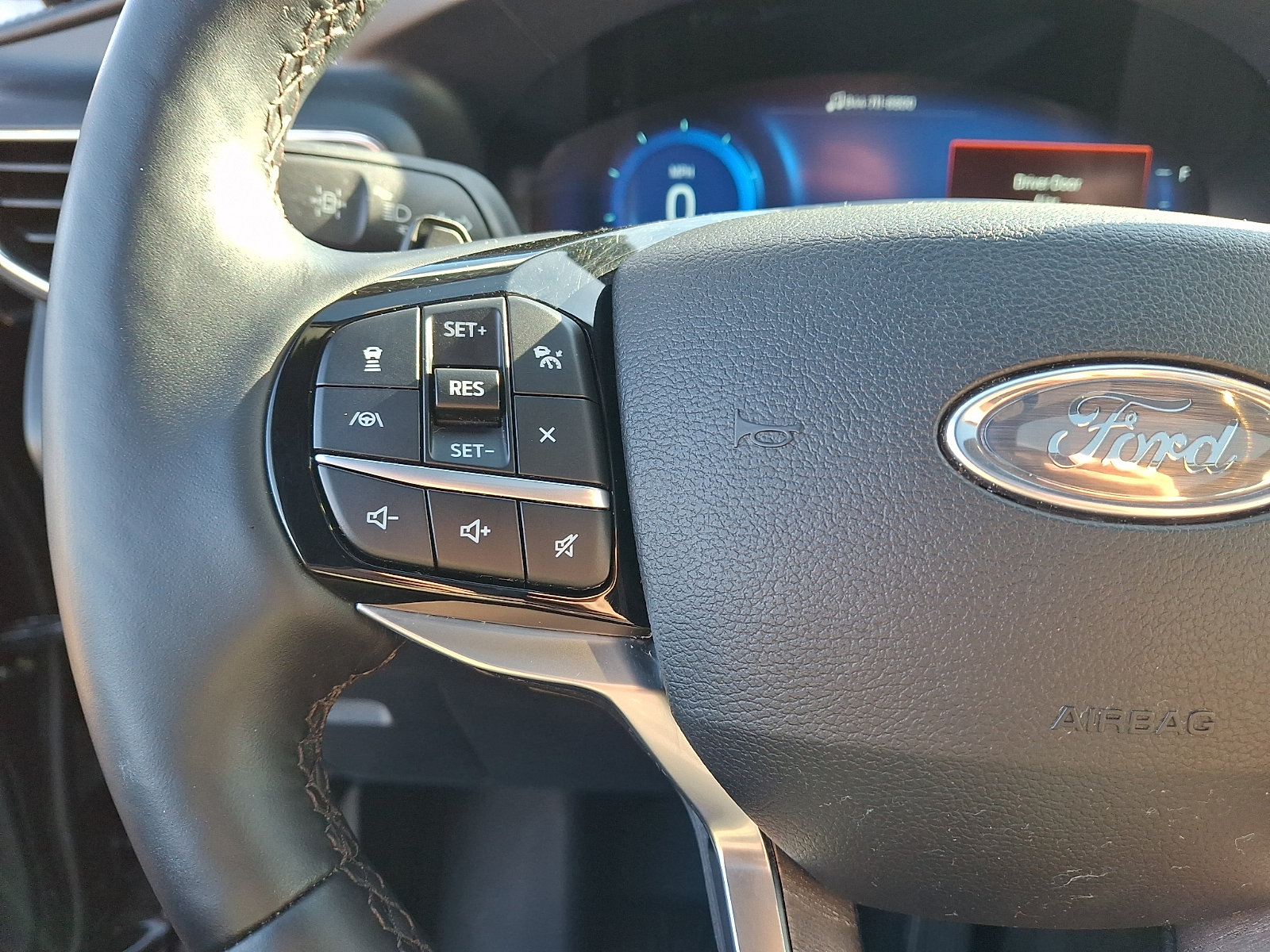 Used 2021 Ford Explorer Platinum w/ Equipment Group 601A AWD/4WD image 24