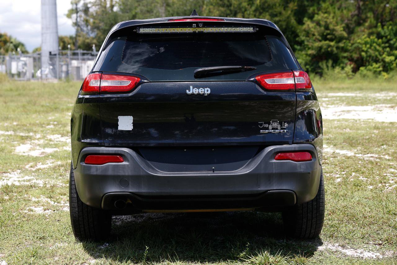 Used 2014 Jeep Cherokee Sport FWD image 9