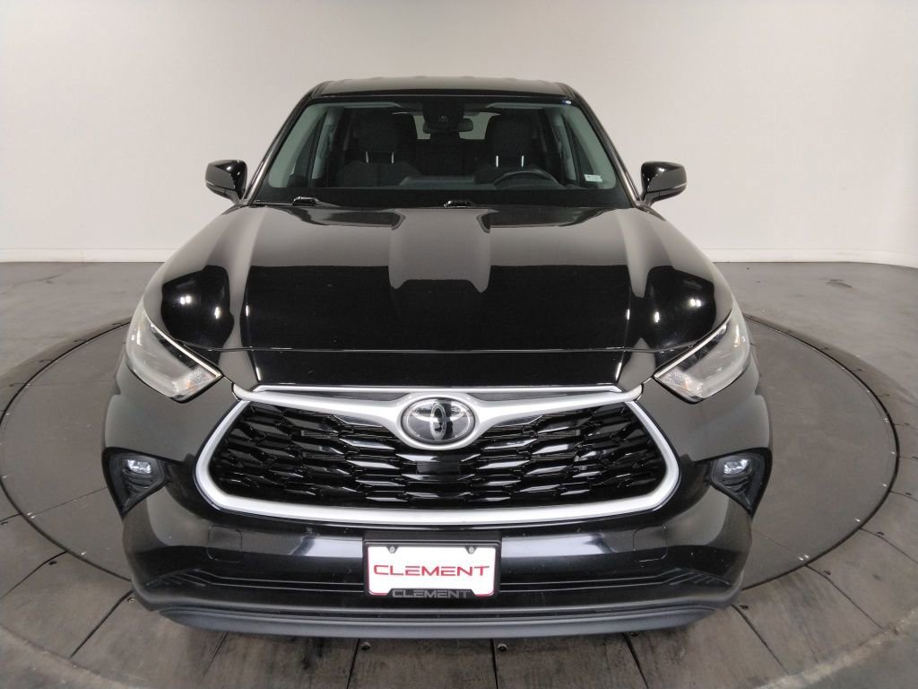 Used 2024 Toyota Highlander LE image 3