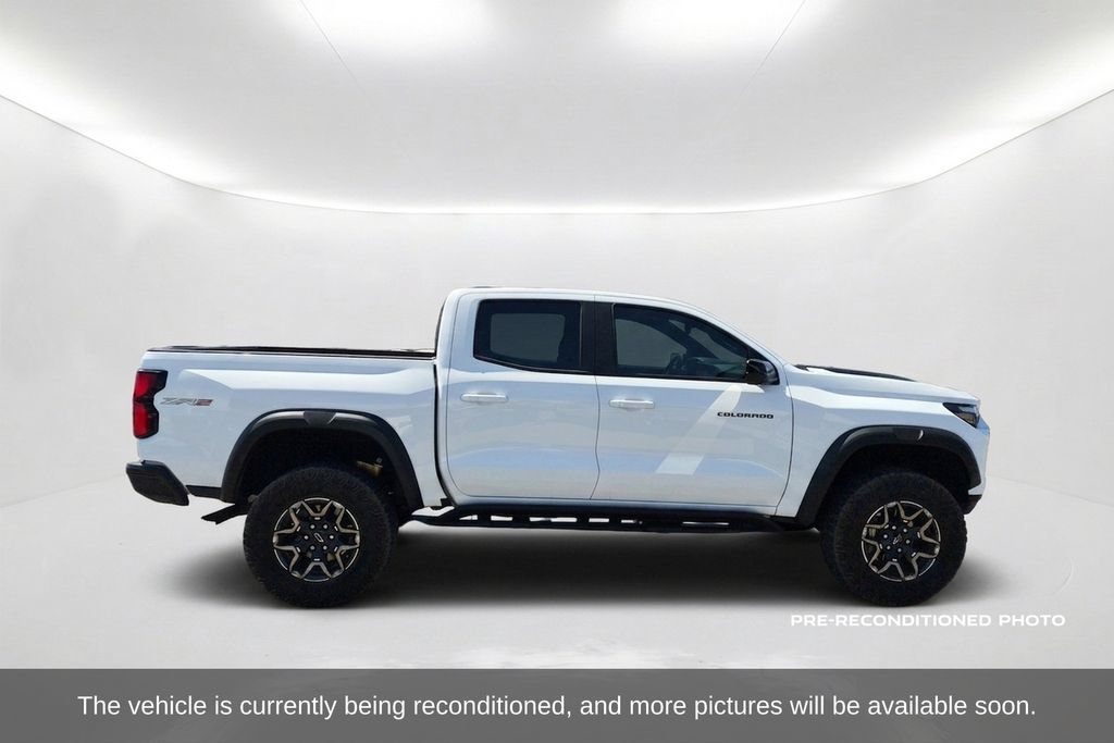 Used 2024 Chevrolet Colorado ZR2 w/ Technology Package AWD/4WD image 4