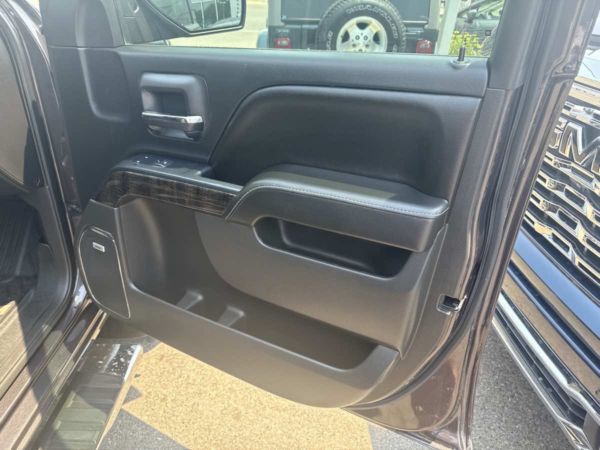 Used 2016 GMC Sierra 1500 Denali w/ Enhanced Driver Alert Package AWD/4WD image 21