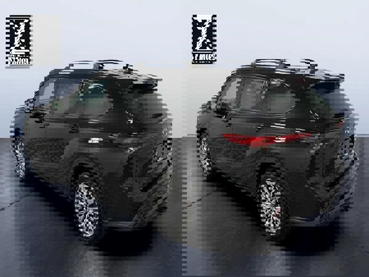 Used 2023 Toyota Highlander Limited image 4