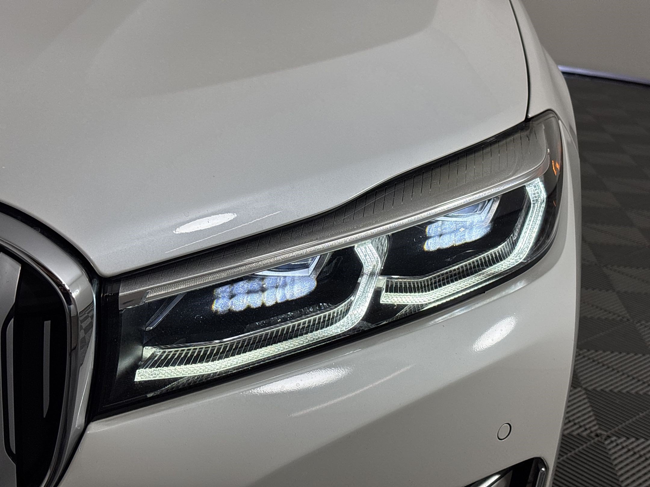 Used 2022 BMW 750Li xDrive AWD/4WD image 12