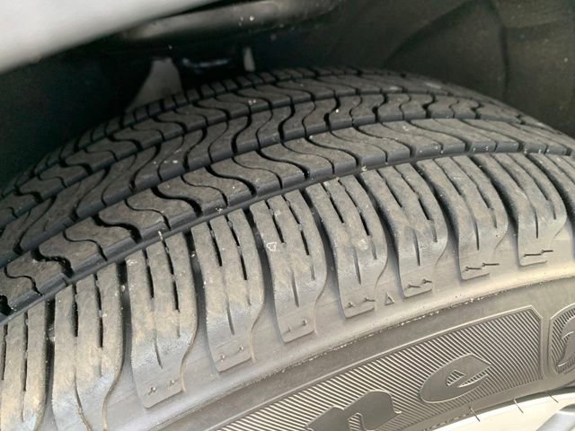 Used 2023 Buick Envision Essence image 27