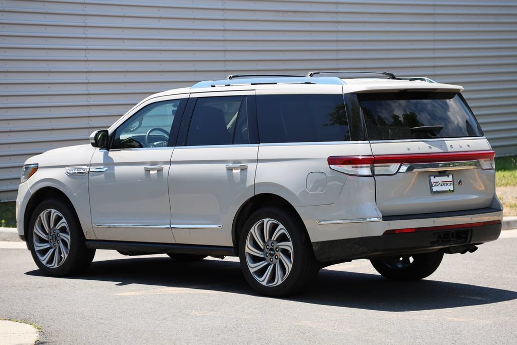 Used 2023 Lincoln Navigator Reserve AWD/4WD image 4