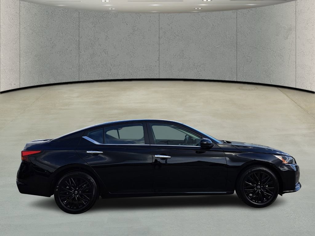 Used 2025 Nissan Altima 2.5 SV w/ SV Special Edition Package image 4