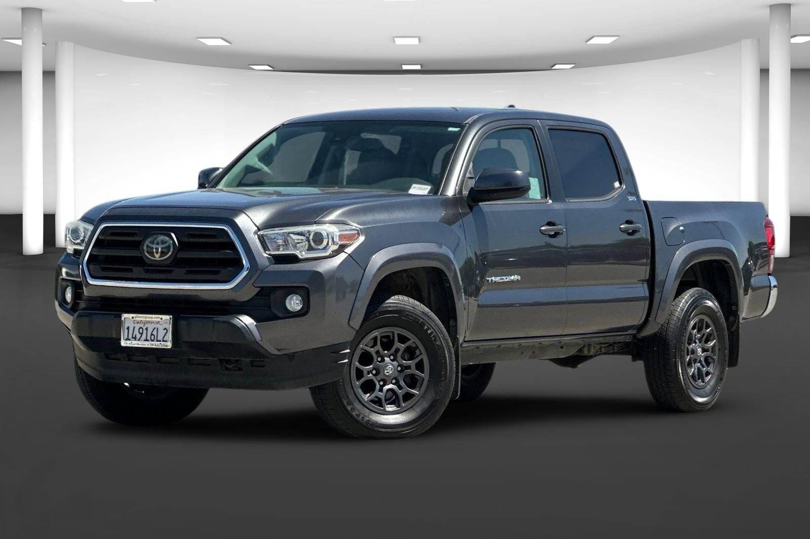 Used 2018 Toyota Tacoma SR5 AWD/4WD image 2