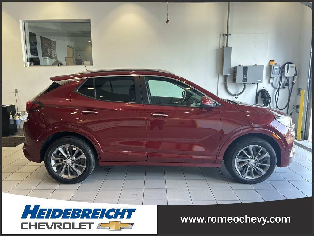 Used 2023 Buick Encore GX Select w/ Sport Touring Package FWD image 2