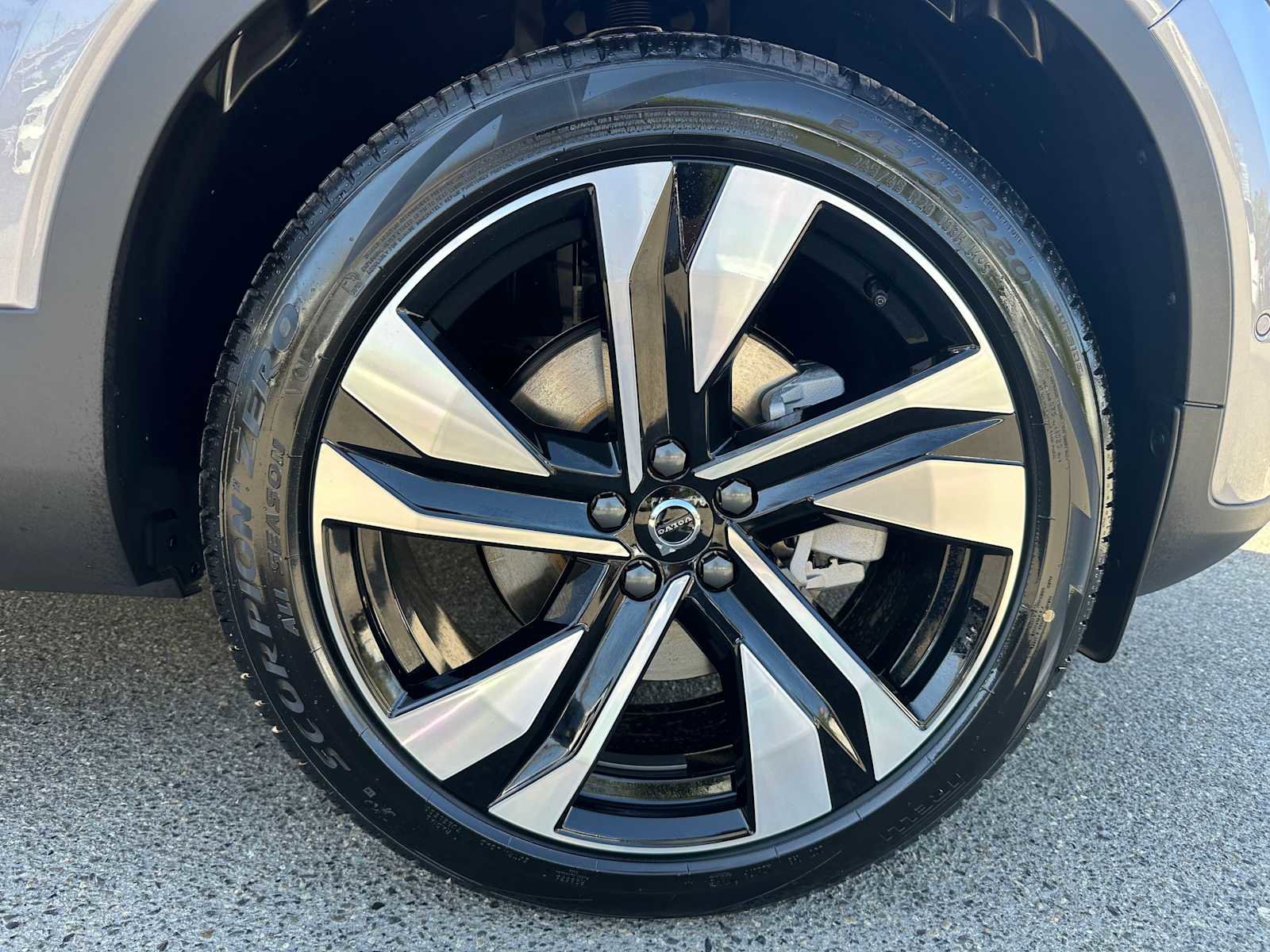 New 2026 Volvo XC40 B5 Ultra w/ Climate Package image 9