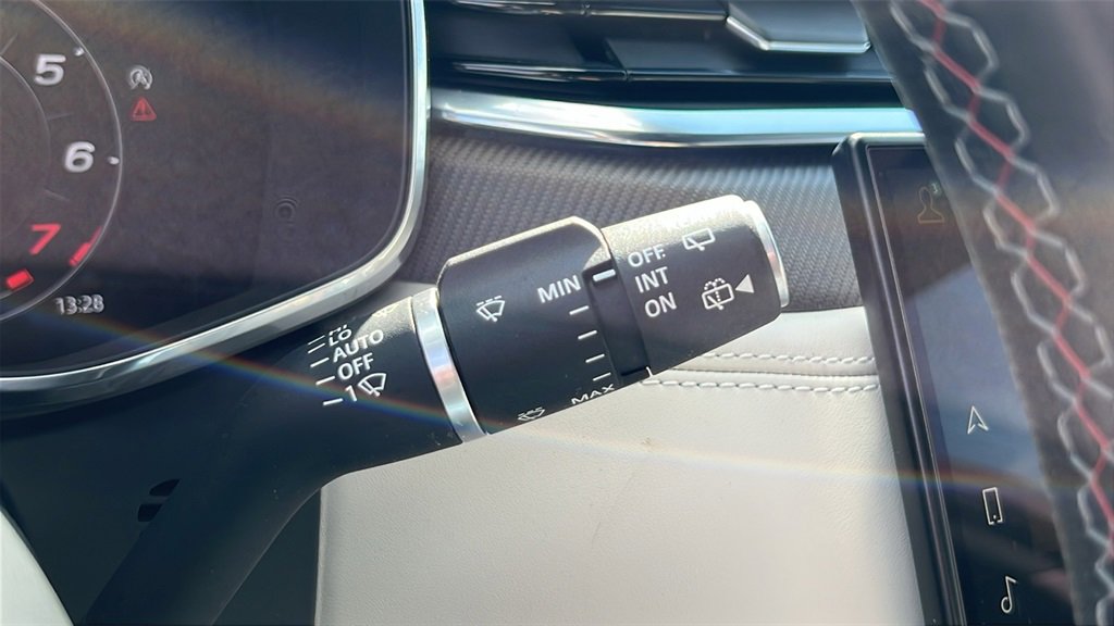 Used 2023 Jaguar F-PACE SVR image 20
