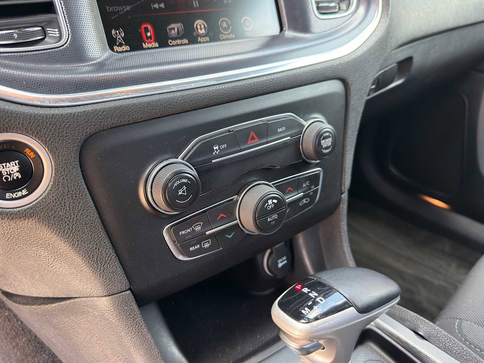 Used 2016 Dodge Charger SXT w/ Navigation & Travel Group RWD image 15