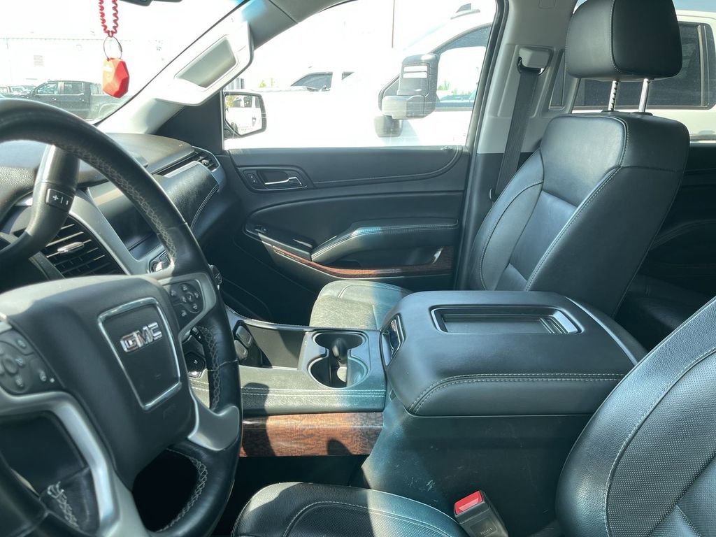 Used 2019 GMC Yukon XL SLT image 3