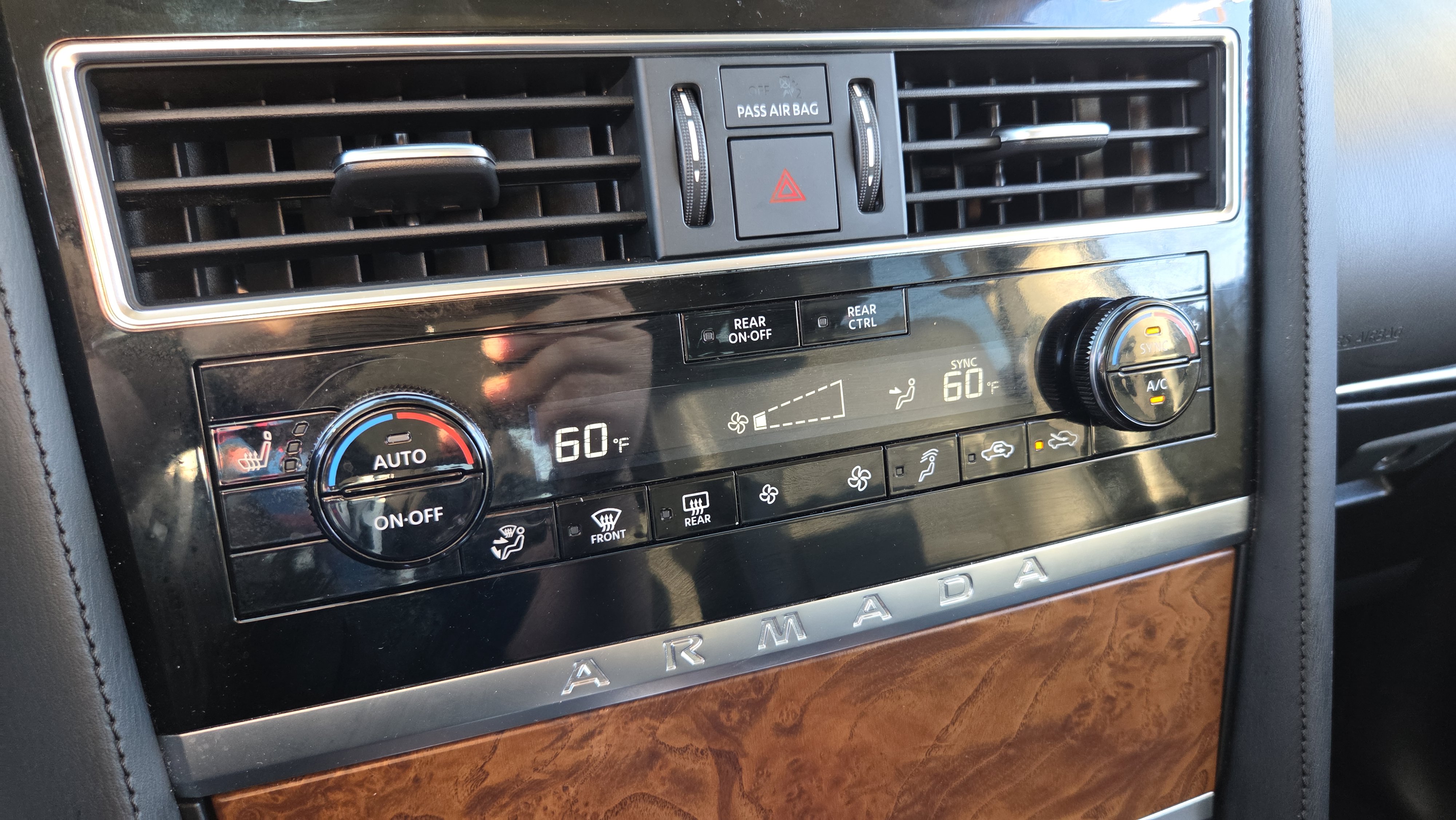 Used 2024 Nissan Armada SL w/ Captain's Chairs Package image 25