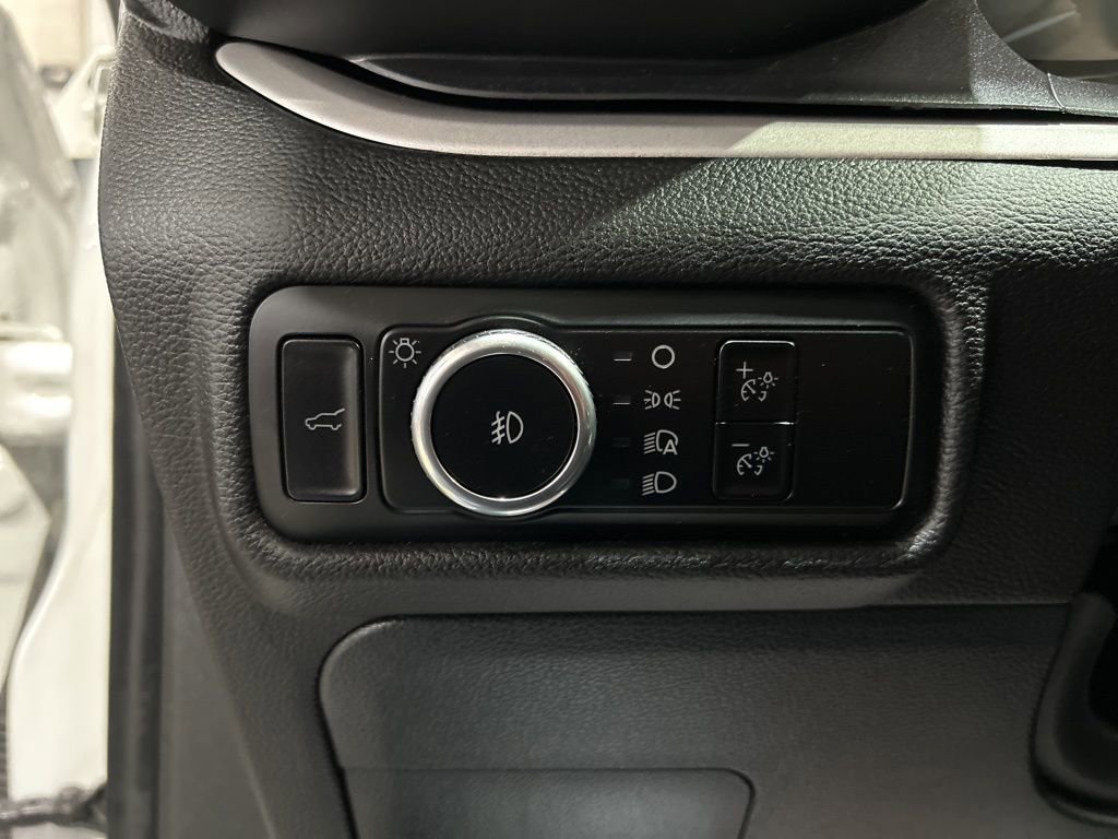 Used 2023 Ford Explorer XLT AWD/4WD image 23