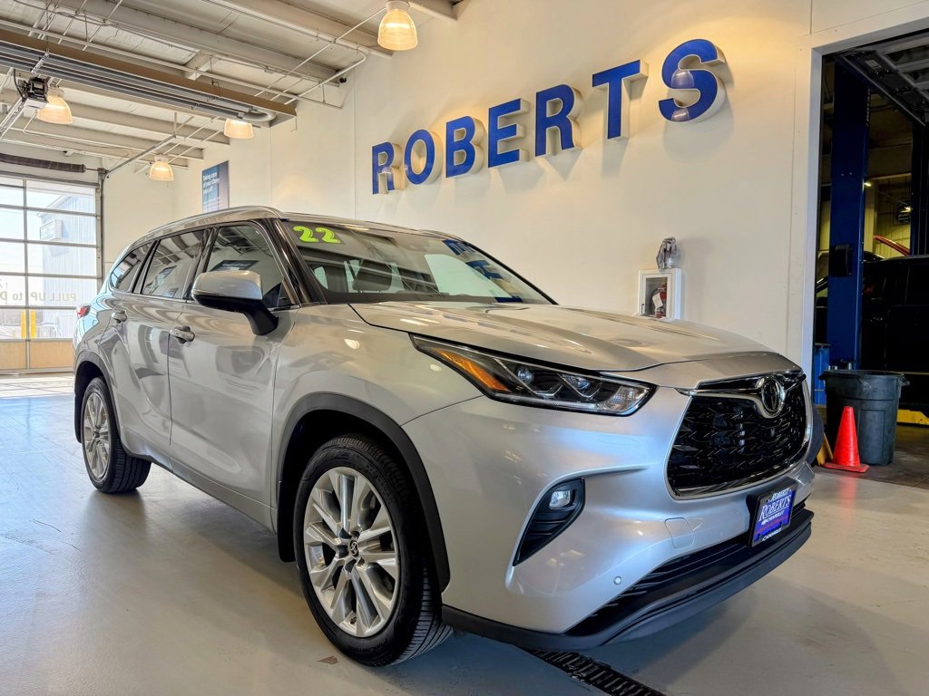 Used 2022 Toyota Highlander Limited image 2