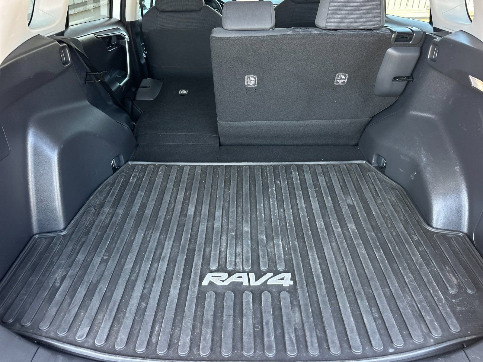 Used 2024 Toyota RAV4 LE AWD/4WD image 14