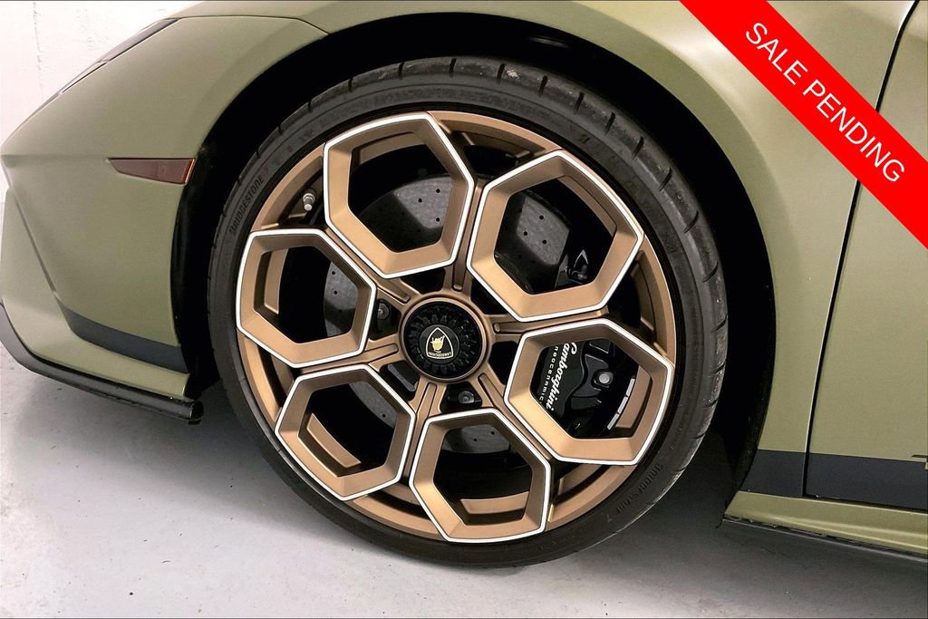 Used 2023 Lamborghini Huracan Tecnica image 17