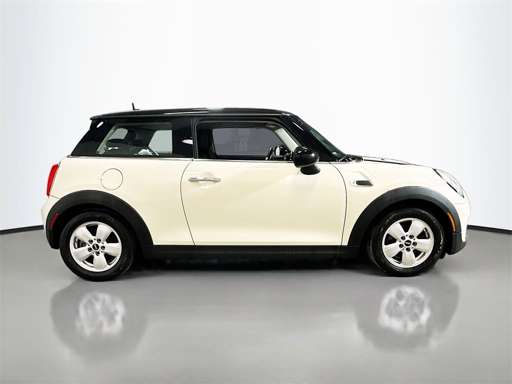 Used 2016 MINI Cooper 2-Door Hardtop image 9