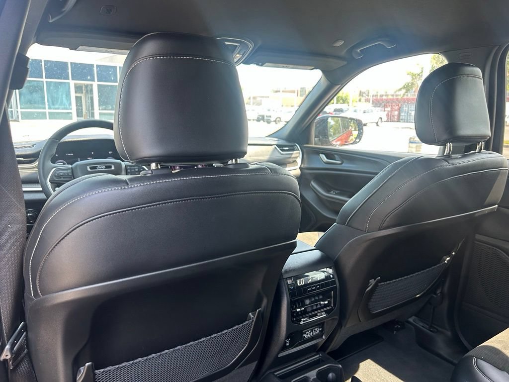 Used 2023 Jeep Grand Cherokee L Laredo AWD/4WD image 30