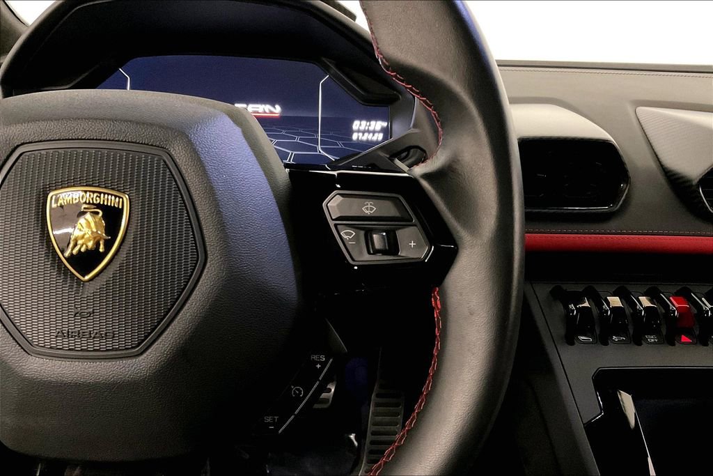 Used 2022 Lamborghini Huracan EVO image 24