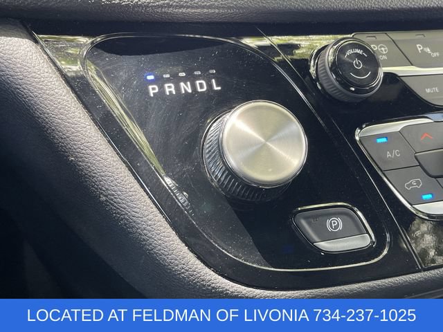 Used 2024 Chrysler Pacifica Limited FWD image 16