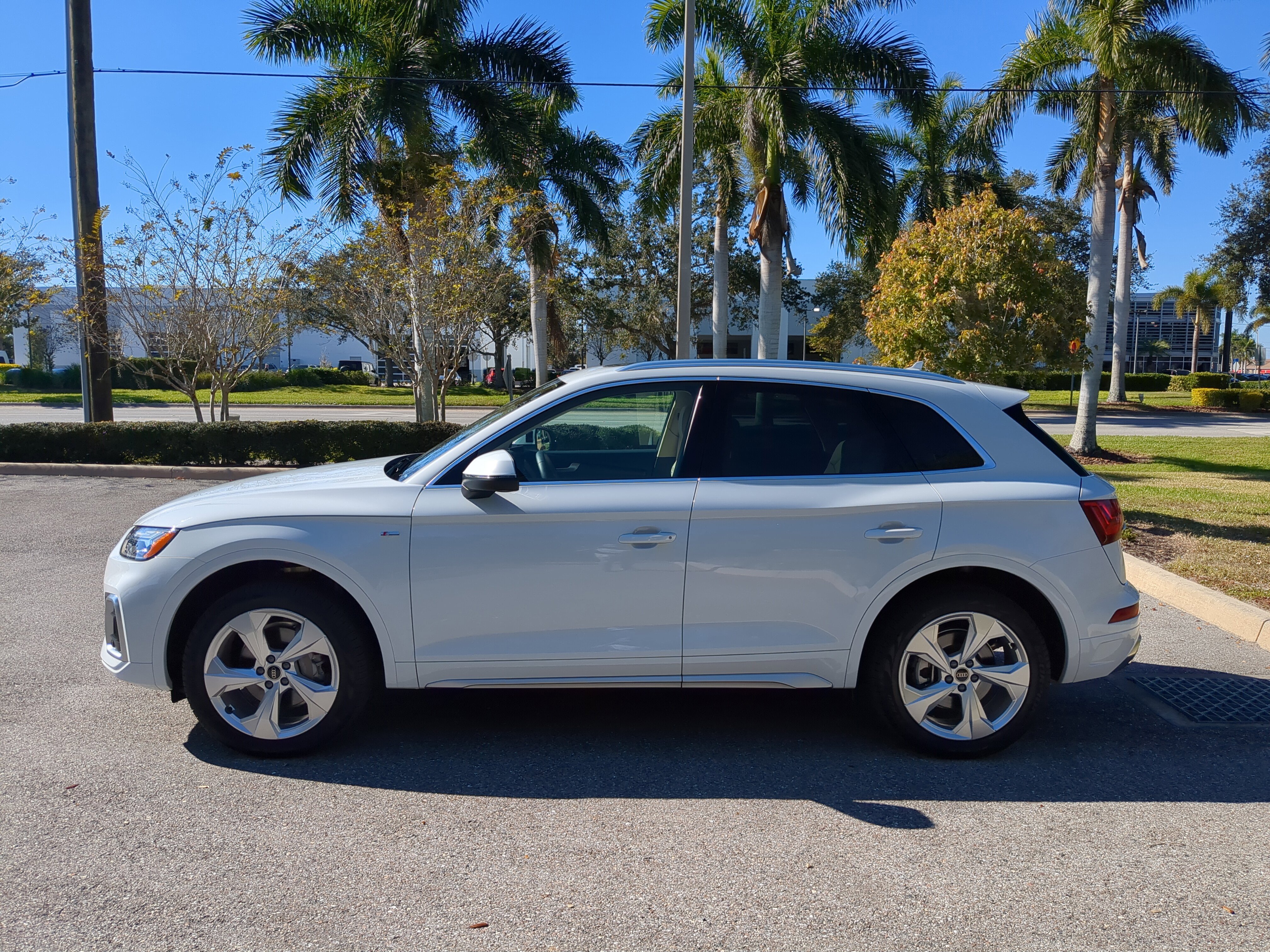Certified 2025 Audi Q5 2.0T Premium Plus image 7