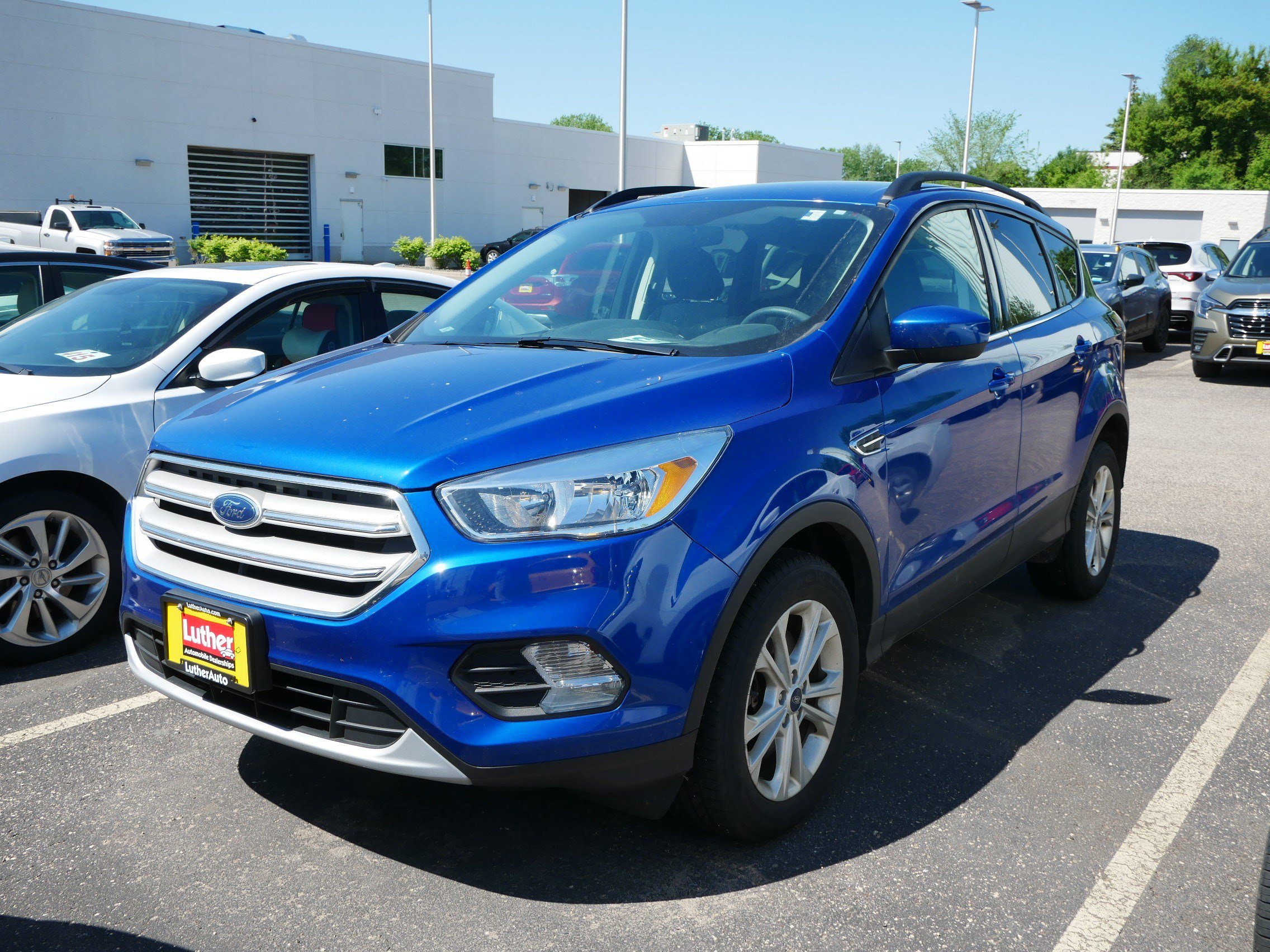 Used 2018 Ford Escape SE w/ SE Sync 3 Package AWD/4WD image 2