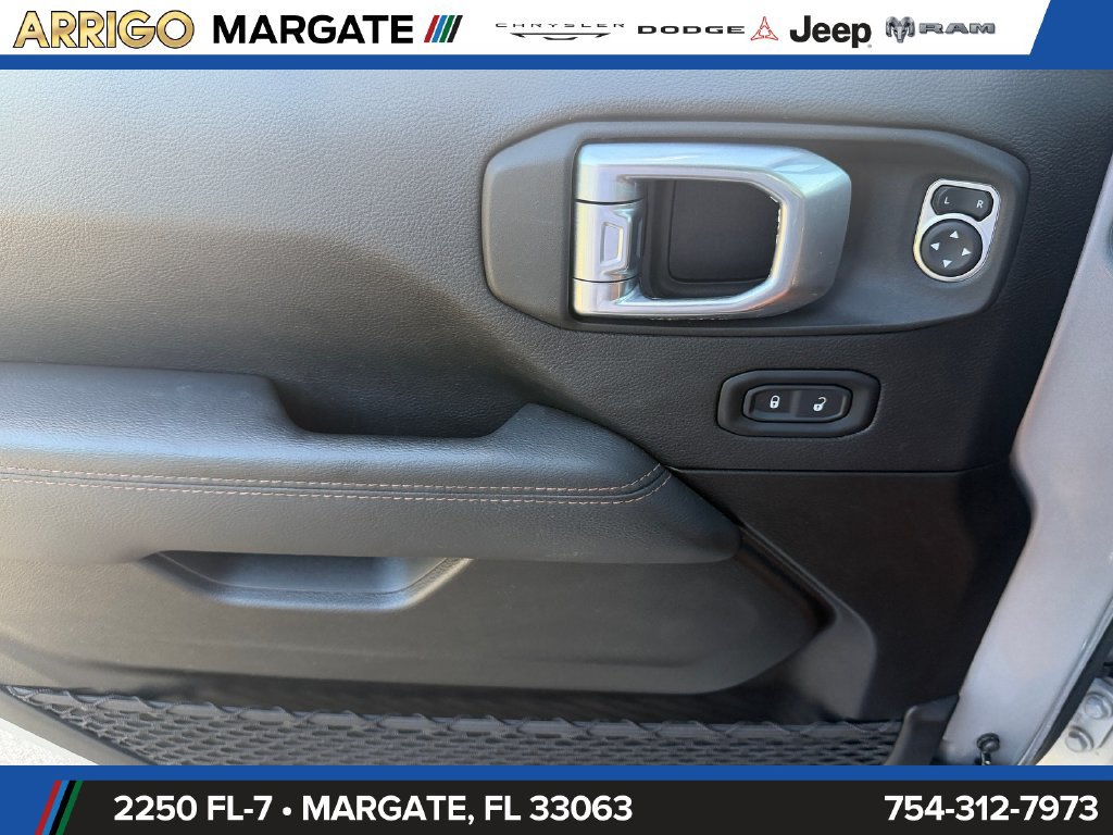 Used 2022 Jeep Wrangler Unlimited Rubicon AWD/4WD image 34