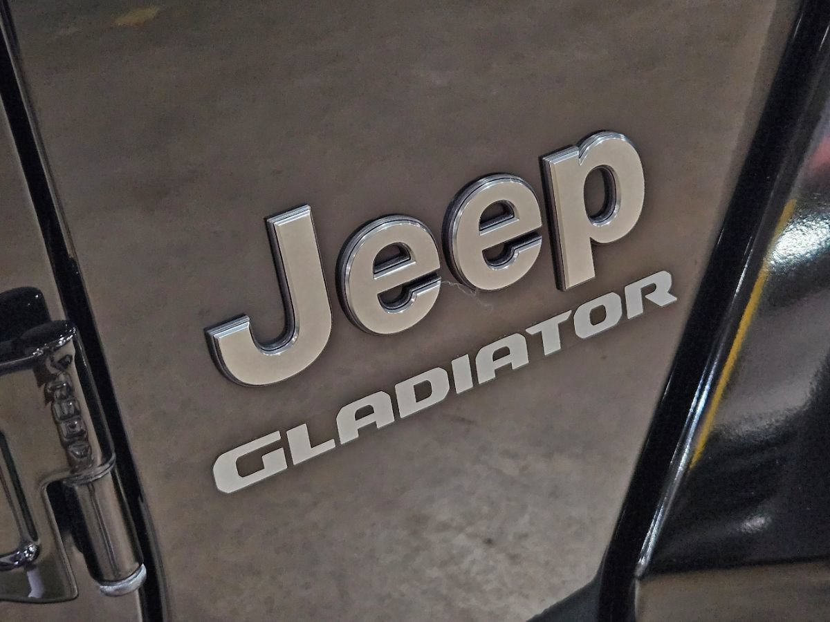 Used 2020 Jeep Gladiator Overland AWD/4WD image 18