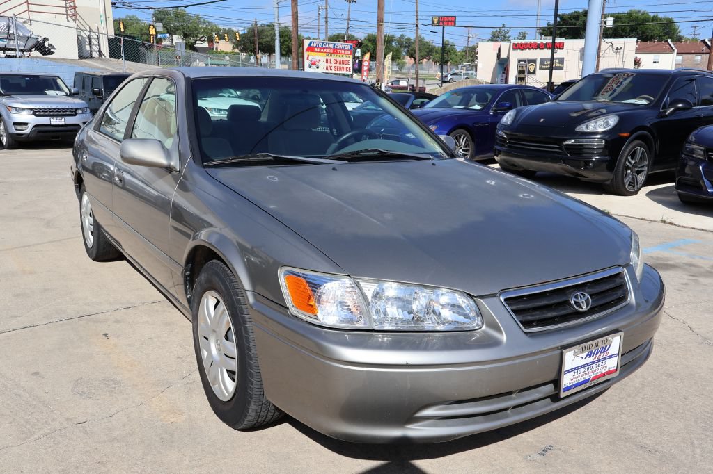 Used 2001 Toyota Camry LE FWD image 1