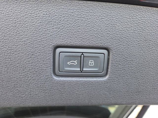 Used 2023 Audi Q8 Premium Plus image 17