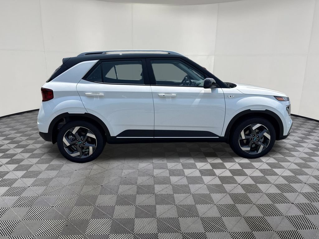 New 2026 Hyundai Venue SEL FWD image 4