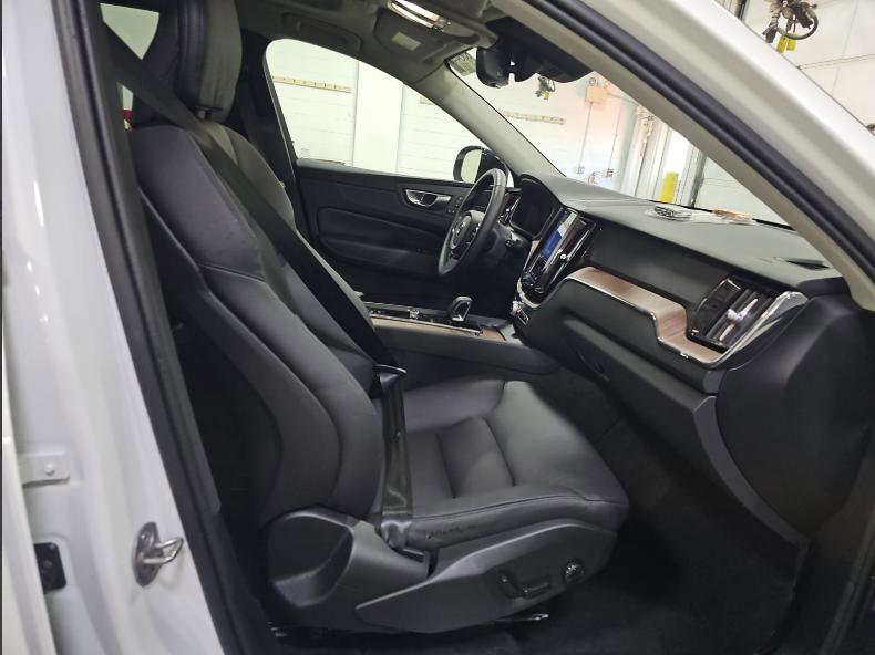Used 2024 Volvo XC60 T8 Plus w/ Protection Package Premier image 3