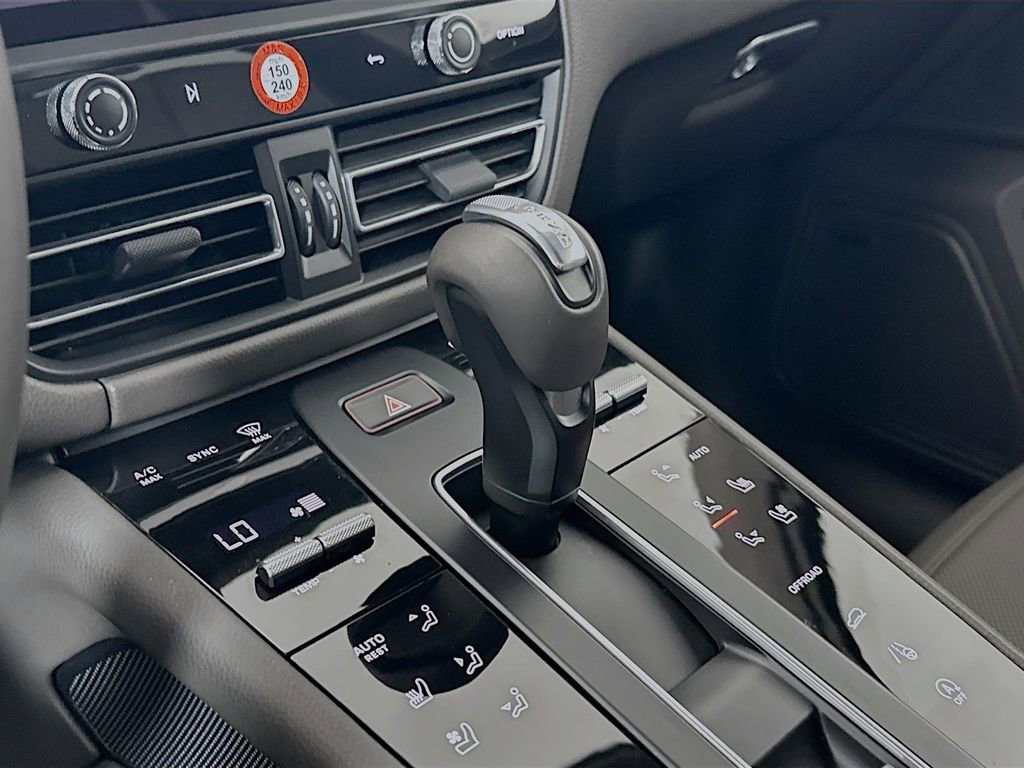 New 2026 Porsche Macan Turbo AWD/4WD image 18
