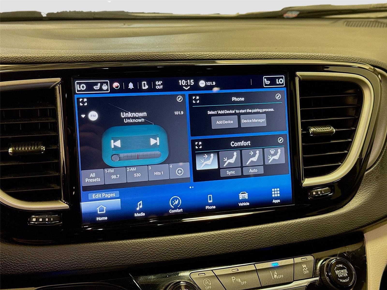 Used 2023 Chrysler Pacifica Touring-L image 14