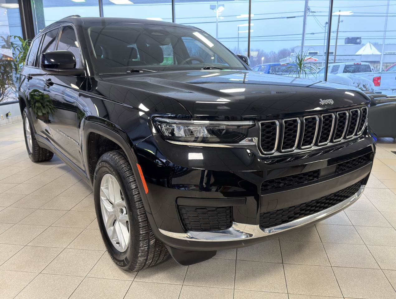 Used 2023 Jeep Grand Cherokee L Laredo w/ Trailer Tow Group (B) image 9