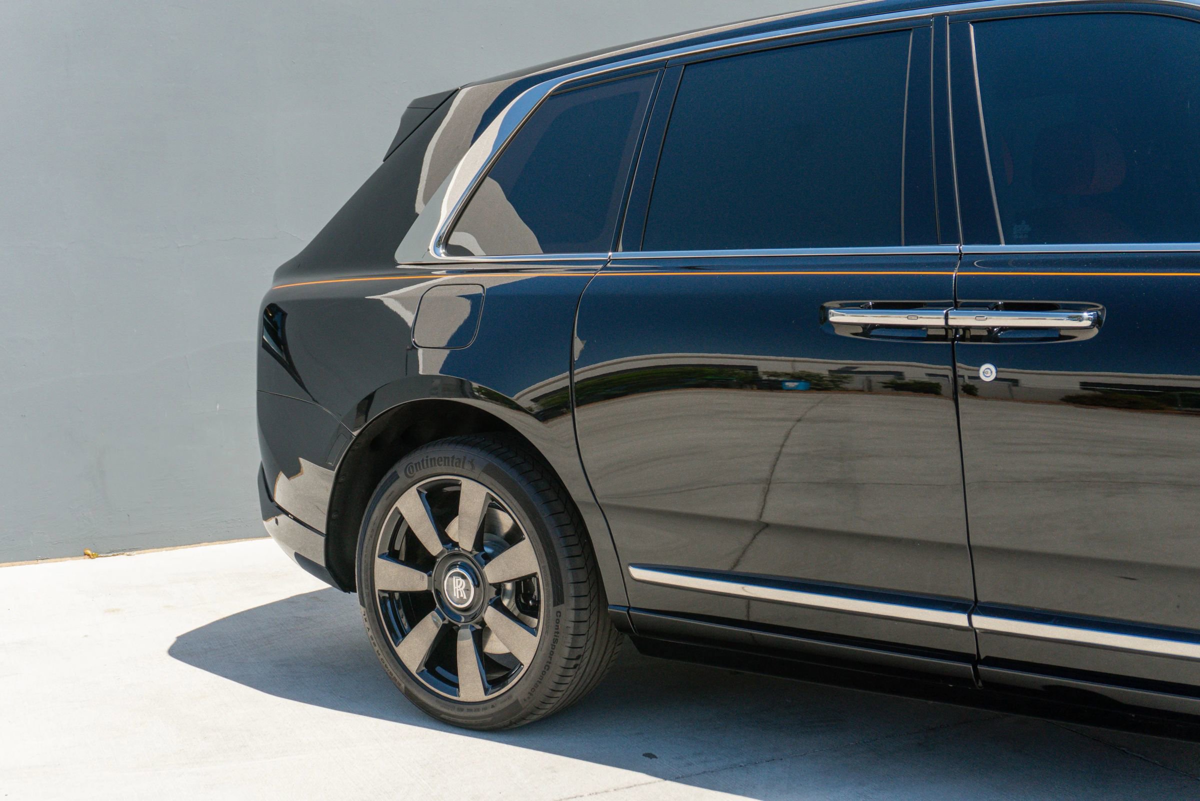 Used 2025 Rolls-Royce Cullinan image 32