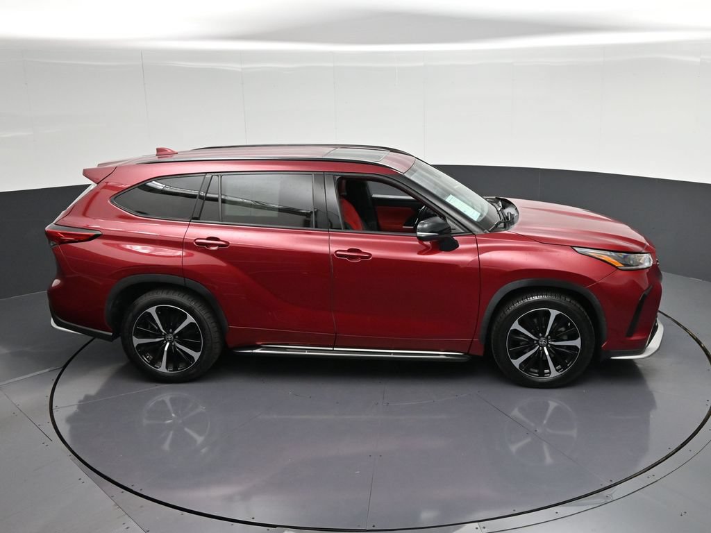 Used 2021 Toyota Highlander XSE FWD image 22
