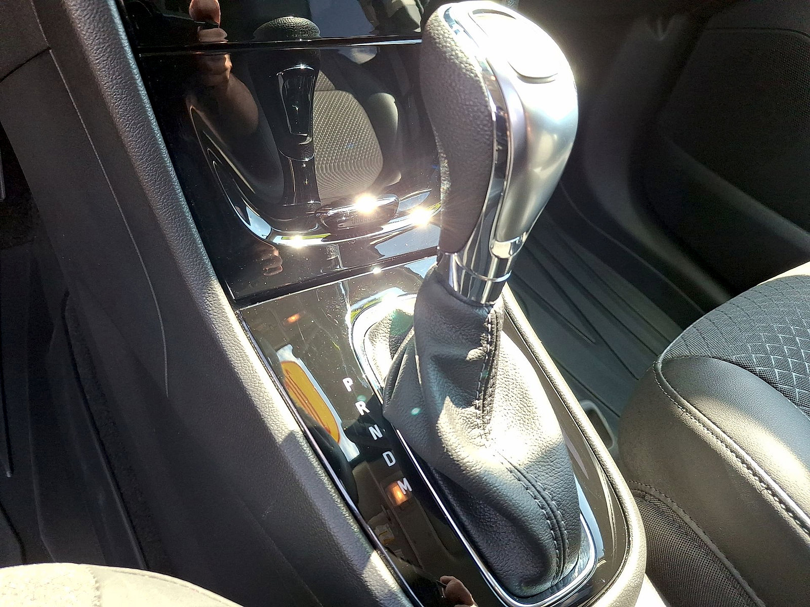 Used 2021 Buick Encore Preferred AWD/4WD image 12