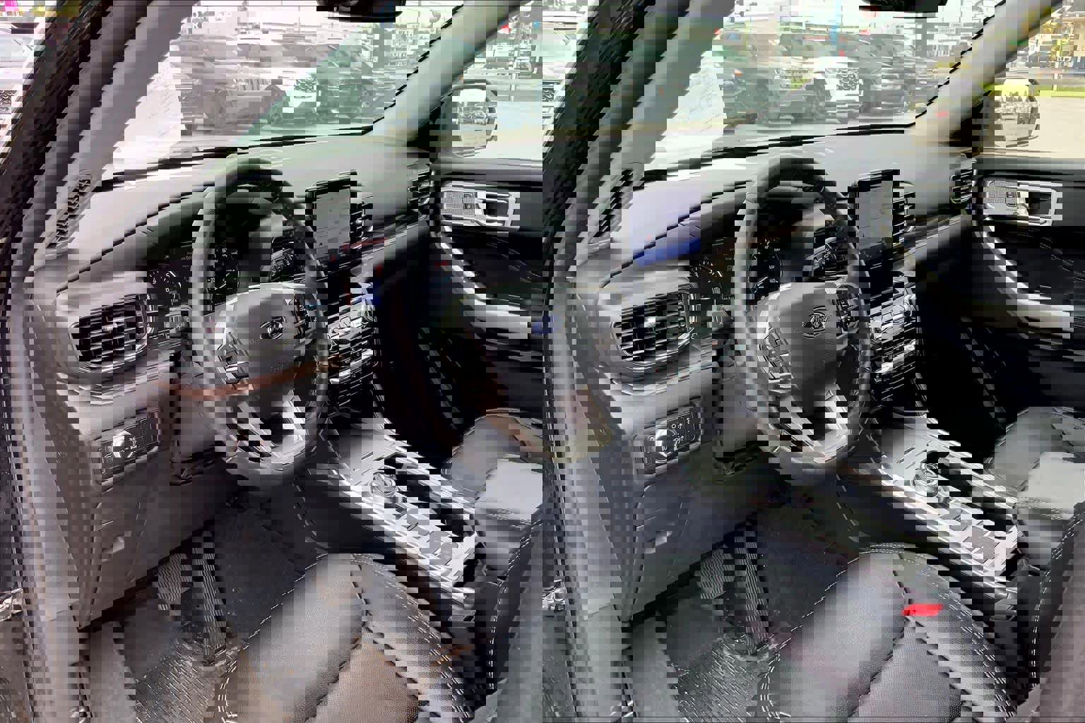 Used 2022 Ford Explorer Limited w/ Equipment Group 301A image 17