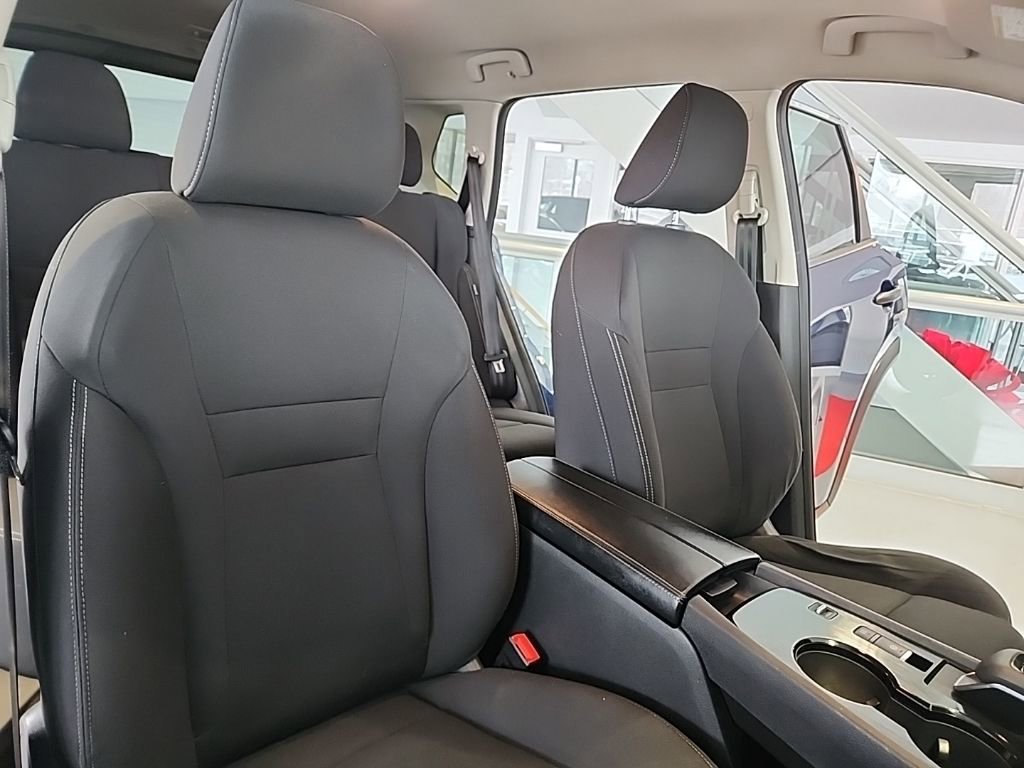 Used 2023 Nissan Rogue S image 40