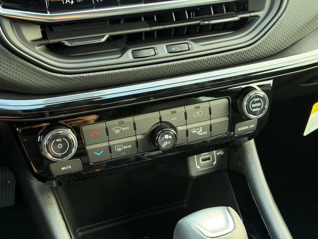 New 2026 Jeep Compass Latitude AWD/4WD image 17