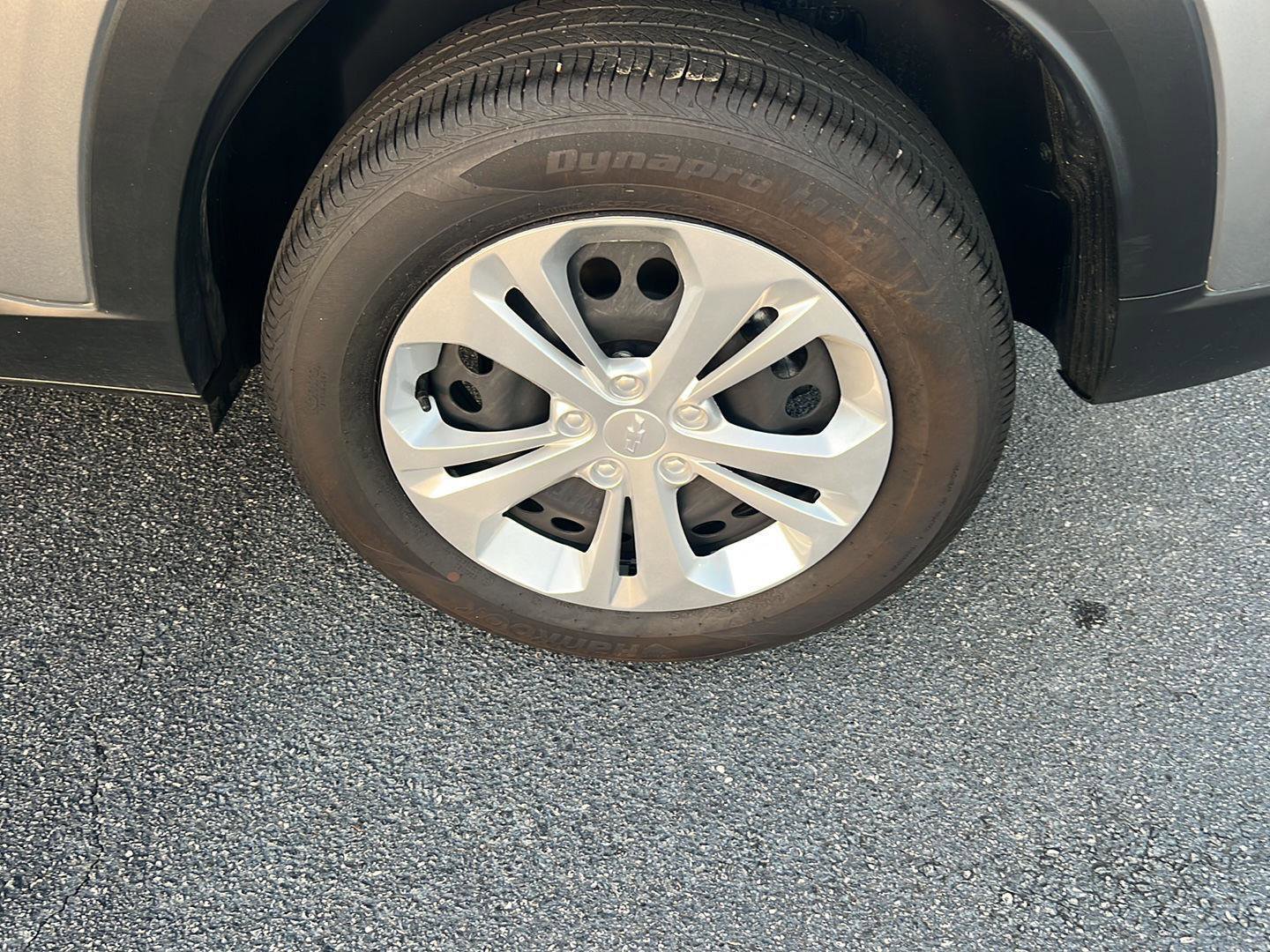 Used 2024 Chevrolet Trax LS image 35