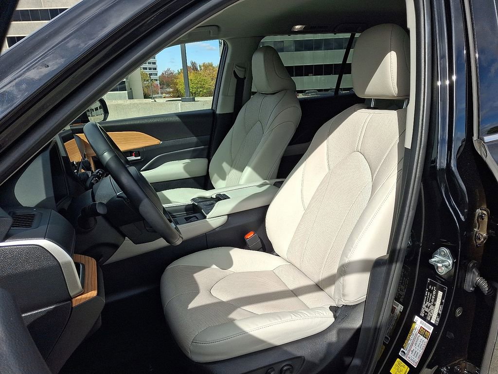 Used 2024 Toyota Grand Highlander XLE image 15