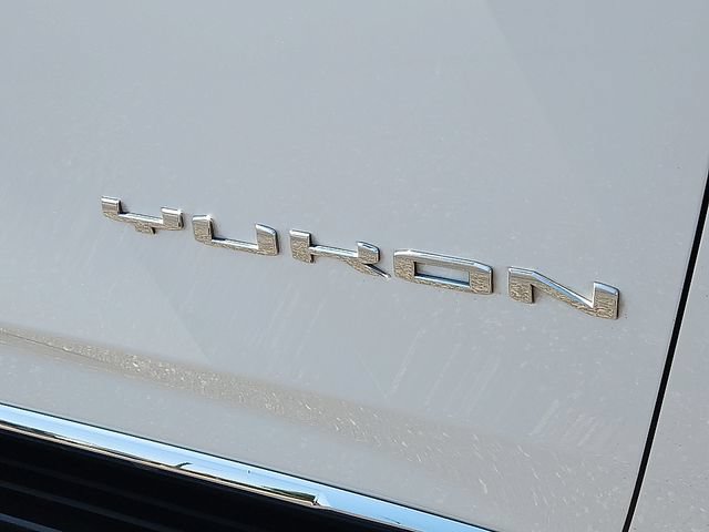 Certified 2024 GMC Yukon SLT w/ SLT Premium Package AWD/4WD image 8