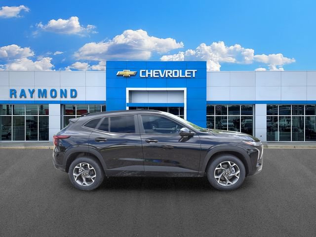 New 2026 Chevrolet Trax LT w/ LT Convenience Package FWD image 2
