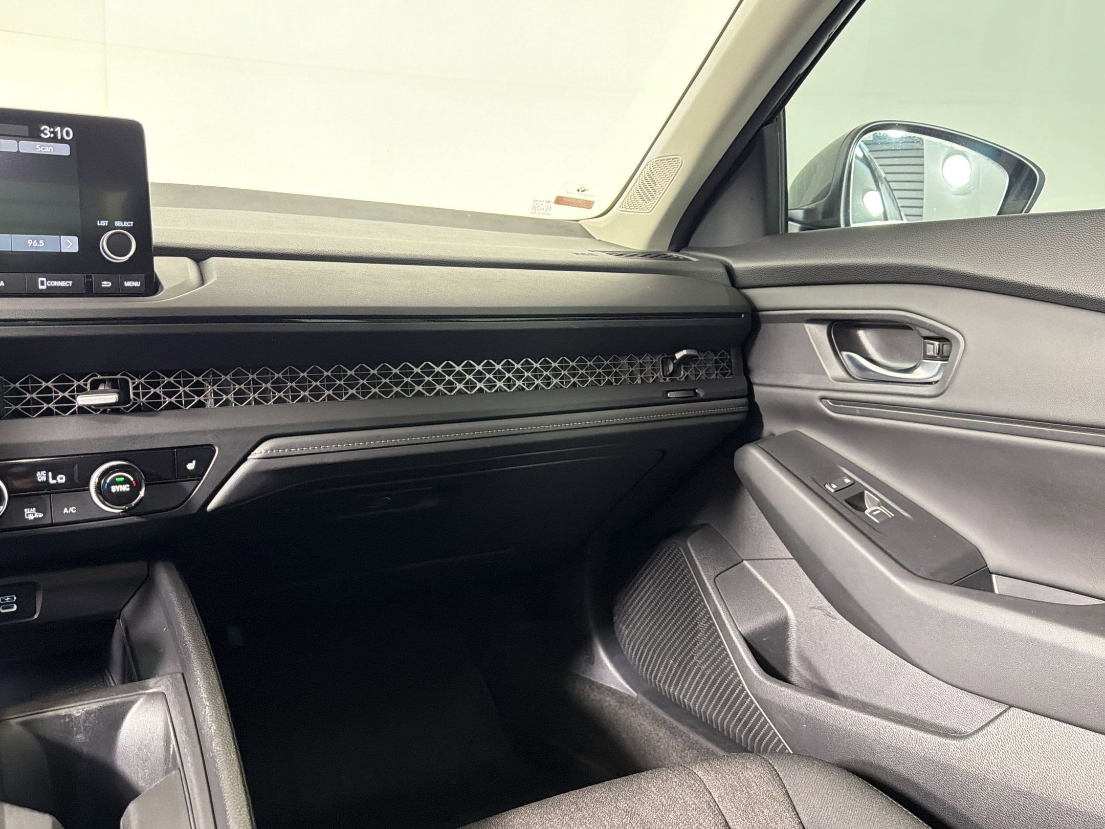 Used 2023 Honda Accord EX image 27
