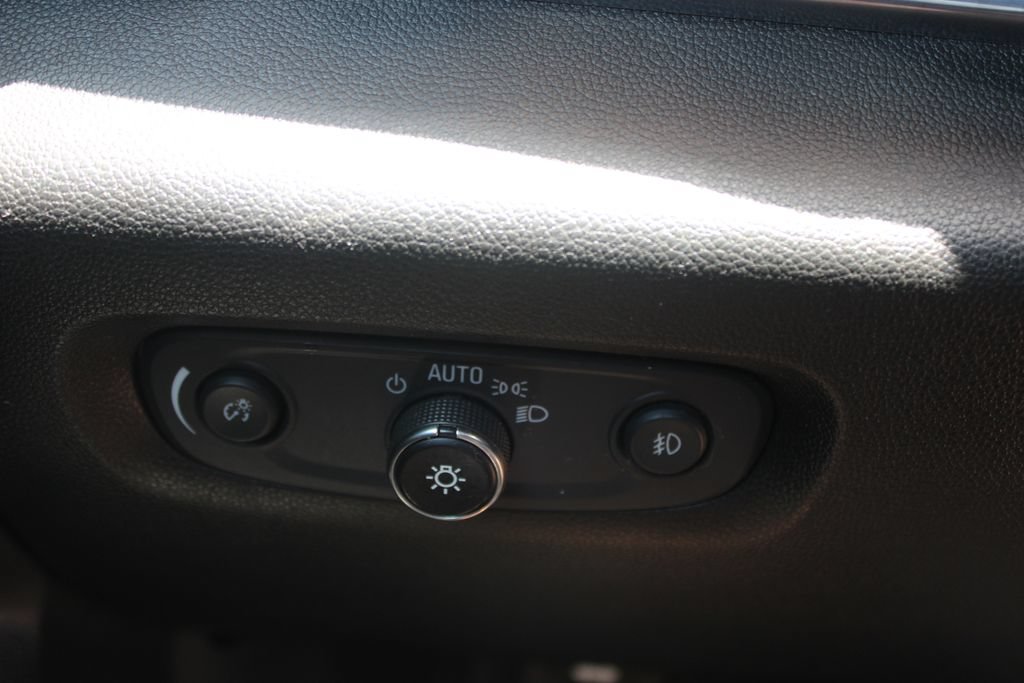 Used 2020 Chevrolet Traverse LT FWD image 42