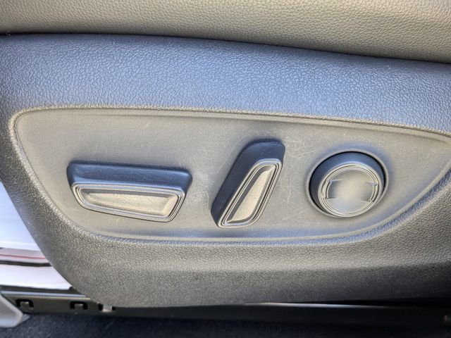 Used 2020 Toyota Highlander XLE image 19